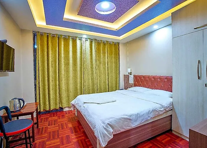 Applewood Hotel