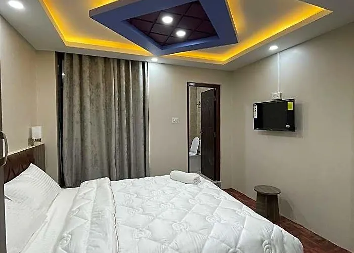 Applewood Hotel